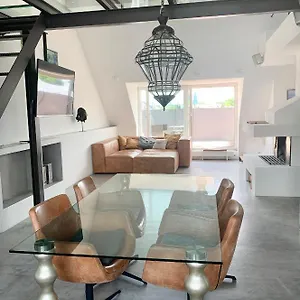 Schoene Dachgeschoss-maisonette Apartment Munich