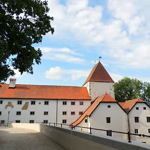 Gaestehaus Maelzerei Auf Schloss Neuburg Am Penzion
